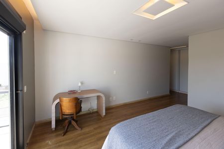 Casa de condomínio à venda com 350m², 4 quartos e 4 vagasSuíte 2