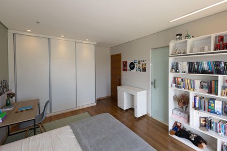 Casa de condomínio à venda com 350m², 4 quartos e 4 vagasSemi Suíte 2