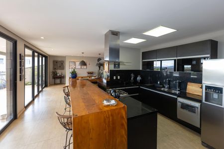 Casa de condomínio à venda com 350m², 4 quartos e 4 vagasCozinha