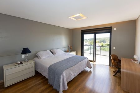 Casa de condomínio à venda com 350m², 4 quartos e 4 vagasSuíte 2