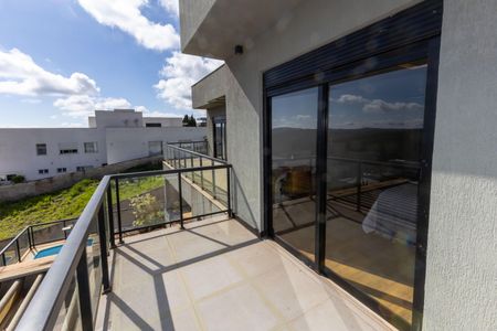 Casa de condomínio à venda com 350m², 4 quartos e 4 vagasVaranda da Suíte 2