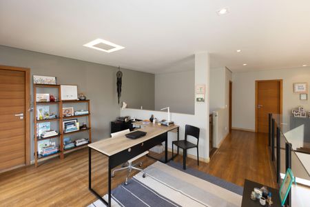 Casa de condomínio à venda com 350m², 4 quartos e 4 vagasEscritório (Suíte 1)