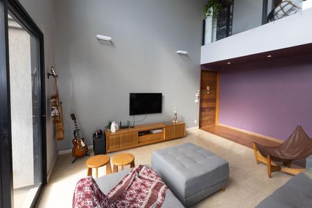 Sala de TV de casa de condomínio à venda com 4 quartos, 350m² em Alphaville, Nova Lima