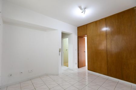 Sala de kitnet/studio para alugar com 1 quarto, 51m² em Centro, Campinas