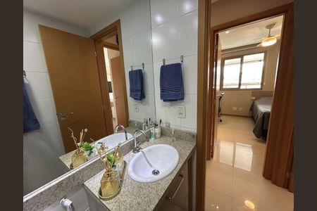 Apartamento à venda com 79m², 2 quartos e 1 vagaBanheiro Social