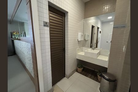 Apartamento à venda com 79m², 2 quartos e 1 vagaLavabo do salão de festas