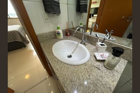 Apartamento à venda com 79m², 2 quartos e 1 vagaBanheiro da Suíte