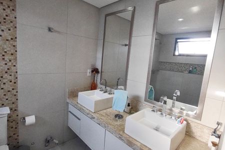 Apartamento à venda com 179m², 3 quartos e 3 vagasBanheiro da Suíte