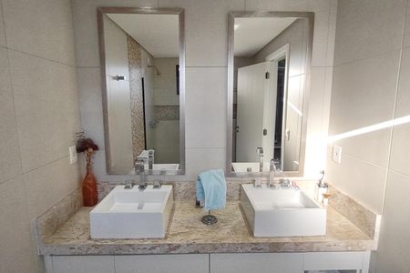 Apartamento à venda com 179m², 3 quartos e 3 vagasBanheiro da Suíte