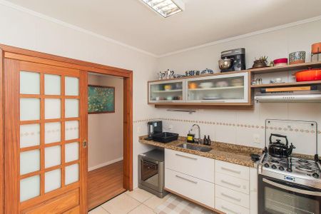 Cozinha de apartamento para alugar com 3 quartos, 88m² em Mont’Serrat, Porto Alegre