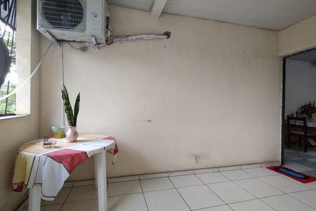 Casa à venda com 100m², 3 quartos e sem vagaVaranda