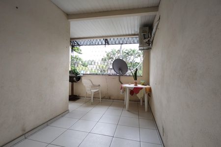Casa à venda com 100m², 3 quartos e sem vagaVaranda