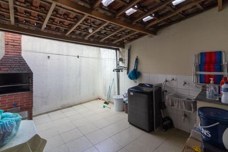 Casa à venda com 246m², 3 quartos e 1 vagaÁrea de Serviço