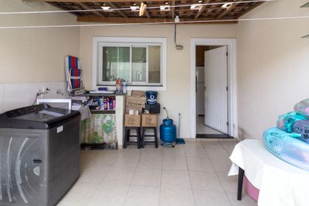 Casa à venda com 246m², 3 quartos e 1 vagaÁrea de Serviço