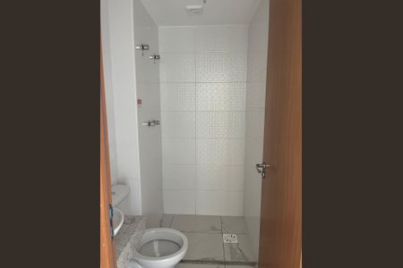 Banheiro de apartamento à venda com 2 quartos, 45m² em Notre Dame, Campinas