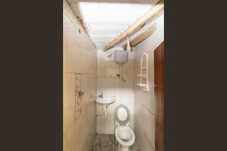 Banheiro de casa para alugar com 1 quarto, 25m² em Conjunto Habitacional Barro Branco I, São Paulo