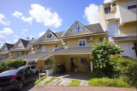 Casa de condomínio à venda com 190m², 3 quartos e 2 vagasFachada da casa