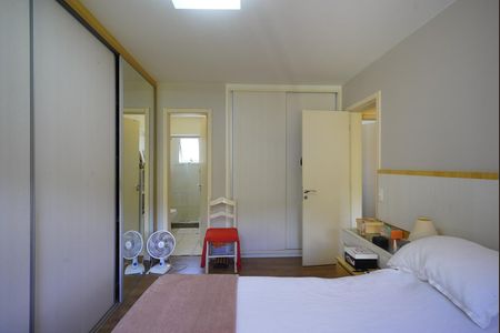 Casa de condomínio à venda com 190m², 3 quartos e 2 vagasSuite