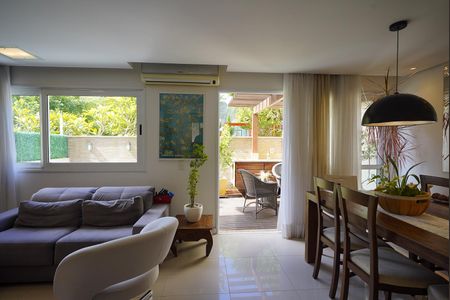 Casa de condomínio à venda com 190m², 3 quartos e 2 vagasSala