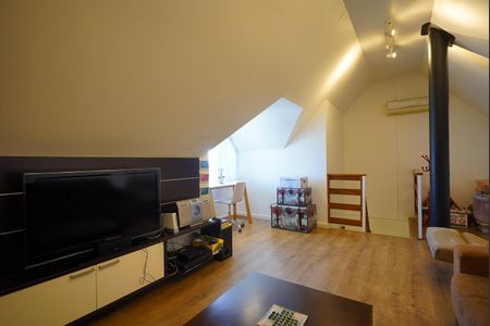 Casa de condomínio à venda com 190m², 3 quartos e 2 vagasSala de estar