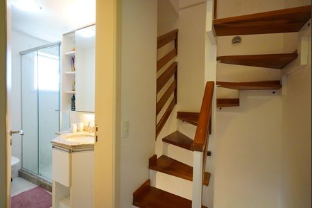 Casa de condomínio à venda com 190m², 3 quartos e 2 vagas Casa de condomínio à venda com 190m², 3 quartos e 2 vagasBanheiro Corredor