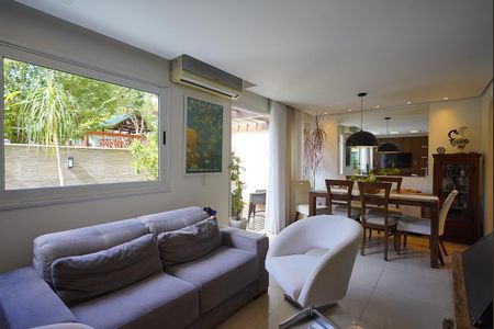 Casa de condomínio à venda com 190m², 3 quartos e 2 vagas Casa de condomínio à venda com 190m², 3 quartos e 2 vagasSala