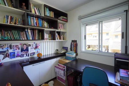 Casa de condomínio à venda com 190m², 3 quartos e 2 vagas Casa de condomínio à venda com 190m², 3 quartos e 2 vagasEscritório