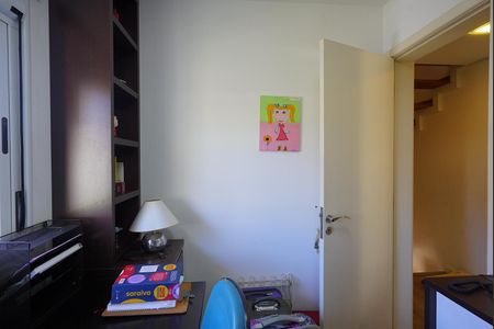 Casa de condomínio à venda com 190m², 3 quartos e 2 vagas Casa de condomínio à venda com 190m², 3 quartos e 2 vagasEscritório