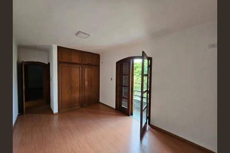 Casa à venda com 4 quartos, 389m² em Vila Antonio, São Paulo