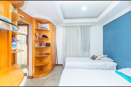 Apartamento à venda com 163m², 4 quartos e 2 vagasSuíte 2