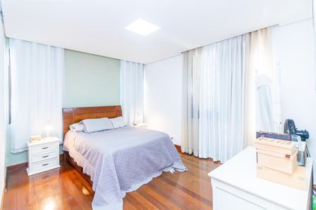 Apartamento à venda com 163m², 4 quartos e 2 vagasSuíte 3