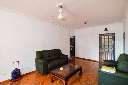Casa à venda com 676m², 4 quartos e 5 vagasSala