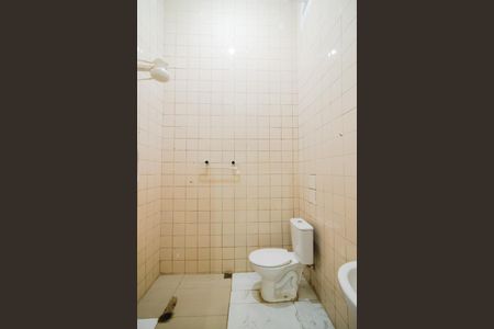 Casa à venda com 676m², 4 quartos e 5 vagasBanheiro - Casa 4