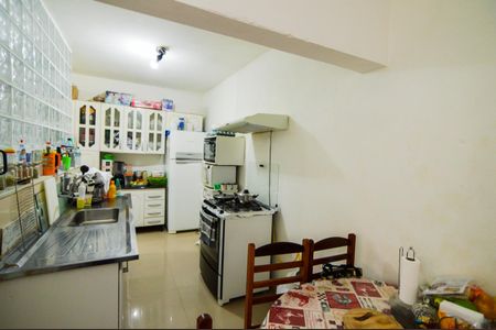 Casa à venda com 676m², 4 quartos e 5 vagasCozinha - Casa 2