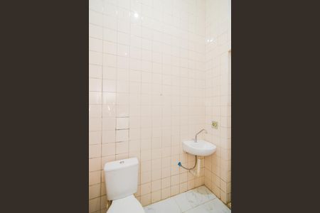 Casa à venda com 676m², 4 quartos e 5 vagasBanheiro - Casa 4