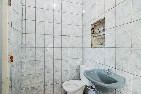 Casa à venda com 676m², 4 quartos e 5 vagasBanheiro - Casa 3