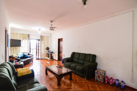 Casa à venda com 676m², 4 quartos e 5 vagasSala
