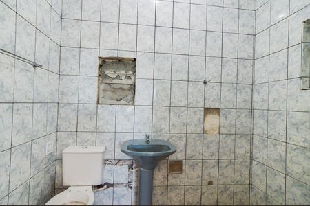 Casa à venda com 676m², 4 quartos e 5 vagasBanheiro - Casa 3