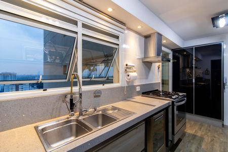 Apartamento à venda com 182m², 4 quartos e 3 vagasCozinha