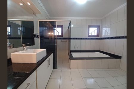 Casa para alugar com 210m², 4 quartos e 2 vagasBanheiro 1