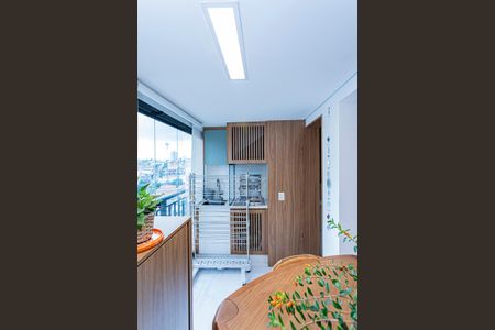 Apartamento à venda com 67m², 2 quartos e 1 vagaSala e varanda extendida