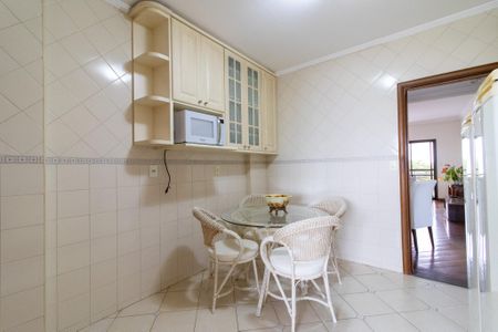 Apartamento para alugar com 120m², 3 quartos e 3 vagas Apartamento para alugar com 120m², 3 quartos e 3 vagasCozinha