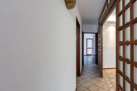 Casa para alugar com 230m², 4 quartos e 2 vagasCorredor