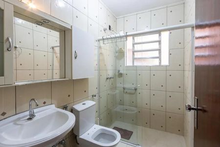 Casa para alugar com 230m², 4 quartos e 2 vagasBanheiro social