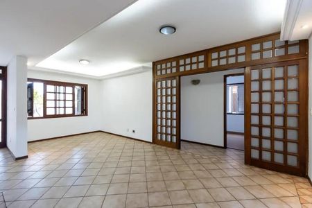 Casa para alugar com 230m², 4 quartos e 2 vagasSala