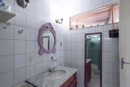 Casa à venda com 200m², 3 quartos e 1 vagaBanheiro da suíte 