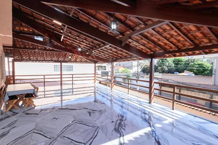 Casa à venda com 200m², 3 quartos e 1 vagaVaranda