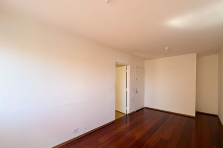 Apartamento para alugar com 65m², 2 quartos e 1 vagaSala