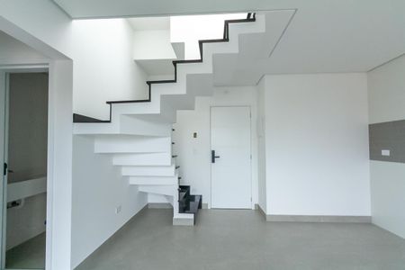 Sala de casa de condomínio à venda com 2 quartos, 130m² em Nova Petrópolis, São Bernardo do Campo