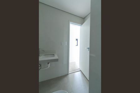 Casa de condomínio à venda com 130m², 2 quartos e 2 vagasBanheiro da Suíte